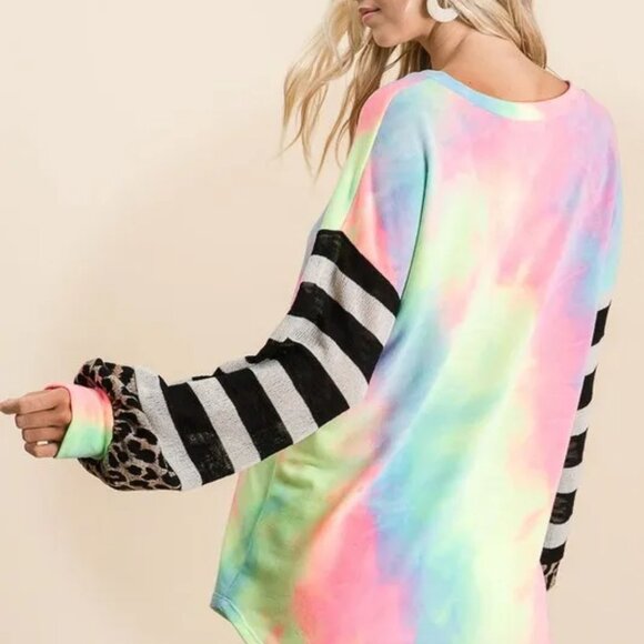 ✨NWT BiBi Tie Dye V Neck Top with Stripe Puff Sleeves - Picture 5 of 7